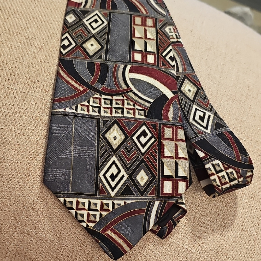 Geometric Patterned Tie -‎ Red and Black Gray. By COURRCQCZHOMME